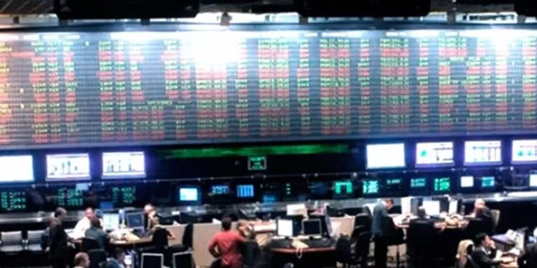 Expectativa por la reacción del mercado tras el escándalo cripto