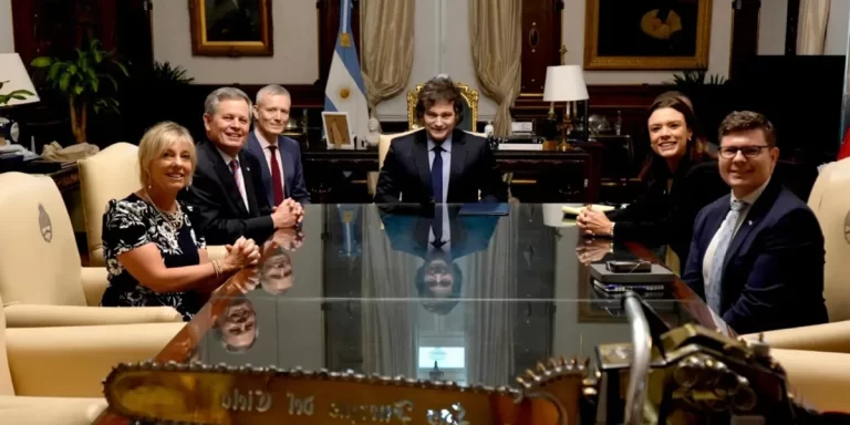 En medio del escándalo por Libra, Milei recibió a un senador estadounidense en Casa Rosada