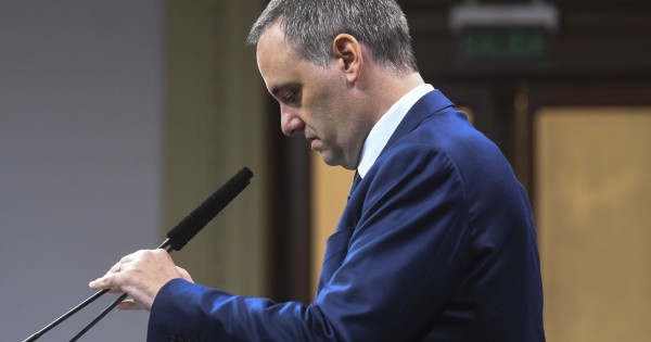 Adorni la pasó mal en la conferencia de prensa: “¿Vamos en vivo o se edita?”