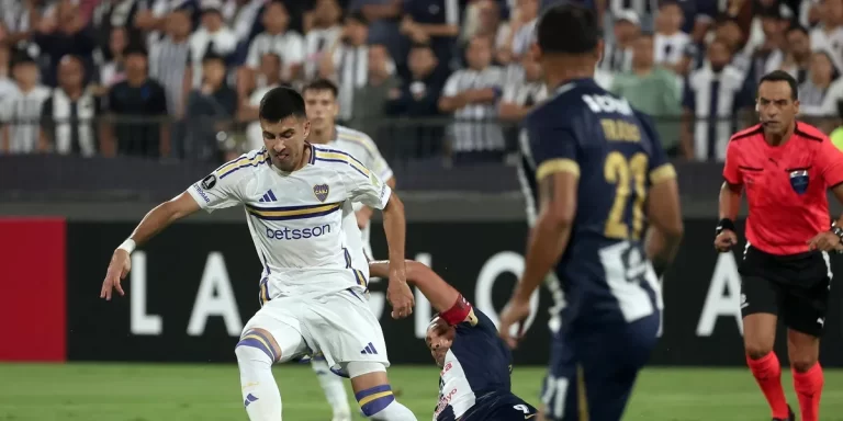 Boca perdió en Perú y está obligado a ganar en La Bombonera para seguir en la Copa Libertadores