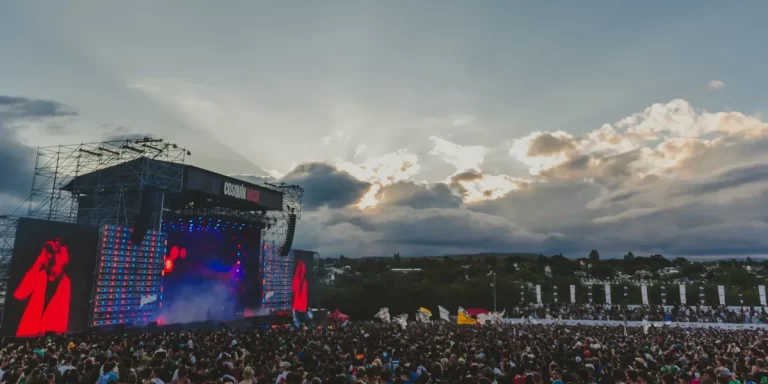 Cosquín Rock 2025: el gran show de los “míticos”, los homenajes a Charly de las nuevas generacionres y las críticas a Javier Milei