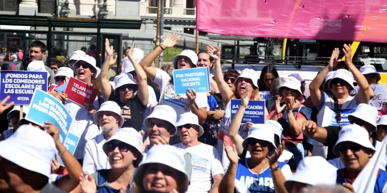 Sindicatos docentes anuncian dos días de paro ante la falta de acuerdo salarial