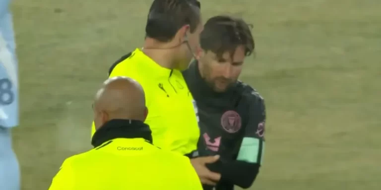 Sancionaron al árbitro que le pidió un autógrafo a Lionel Messi tras un partido