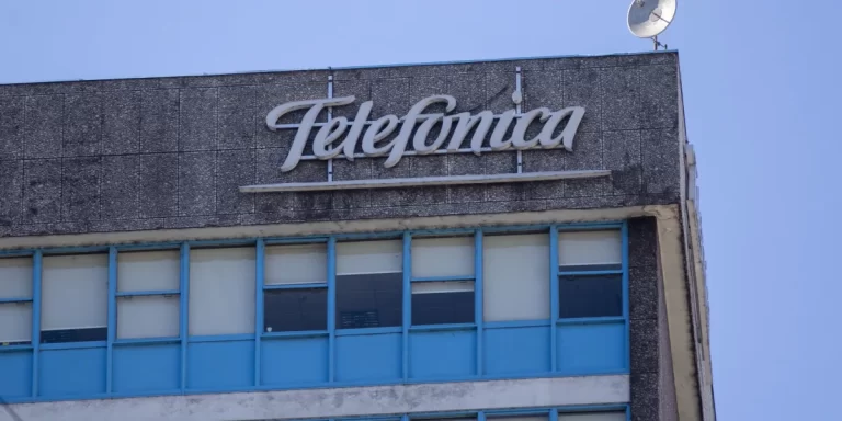 El Gobierno se opone a la compra de Telefónica por parte del Grupo Clarín: “Generaría un monopolio”