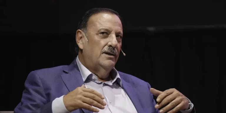 Quintela apuntó contra Javier Milei: “Gobierno de delincuentes y estafadores”