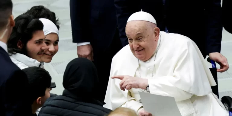“El papa ha descansado bien, toda la noche”: el estado de salud de Francisco