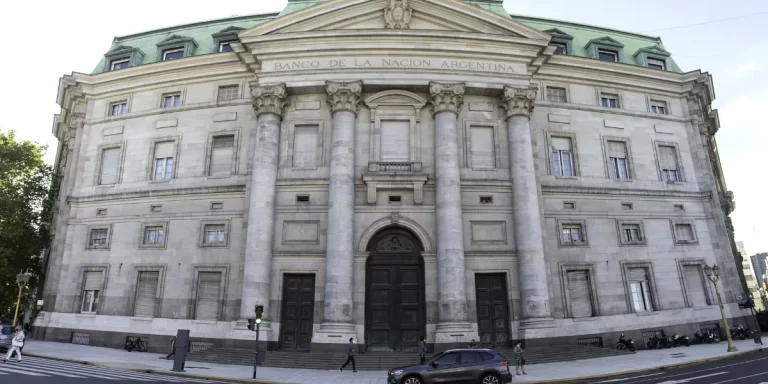 La Justicia bloqueó el decreto que trasformaba el Banco Nación en Sociedad Anónima