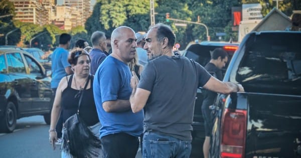 Wasserman usó camionetas del Banco Nación para acarrear gente al acto de Karina