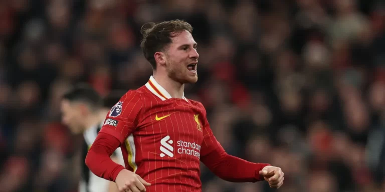 Con un gol de Alexis Mac Allister, Liverpool venció a Newcastle y se mantiene como único líder de la Premier League