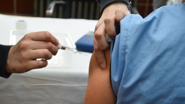 Dengue: el Gobierno de la Ciudad comenzó a vacunar a personas de 35 a 39 años