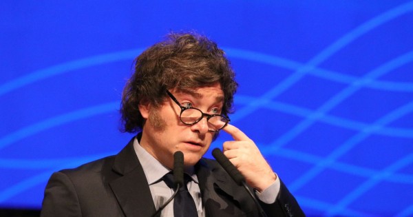 Milei le pidió a Kicillof que renuncie para que Nación intervenga la Provincia