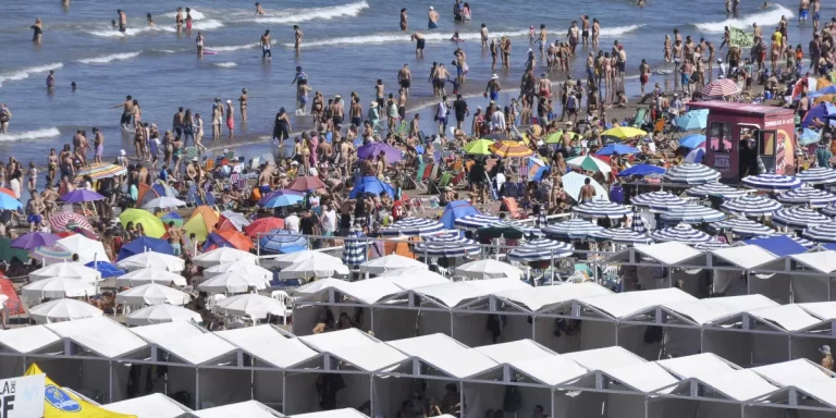 La cantidad de turistas que viajaron por el país en la temporada de verano cayó 3,9% frente a 2024
