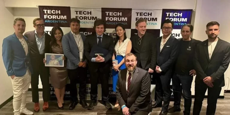 El New York Times denunció un cobro de coimas para acceder a Milei en un evento cripto