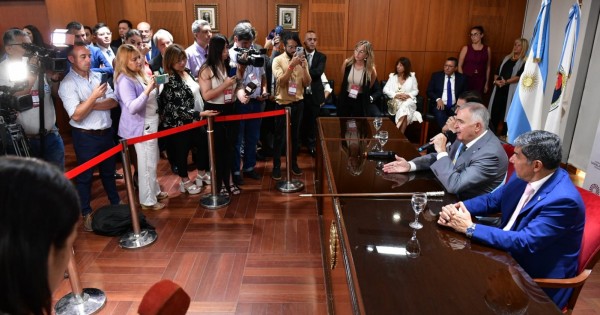 Jaldo rechazó la intervención con la que amenazó Milei: “Va en contra de la democracia”