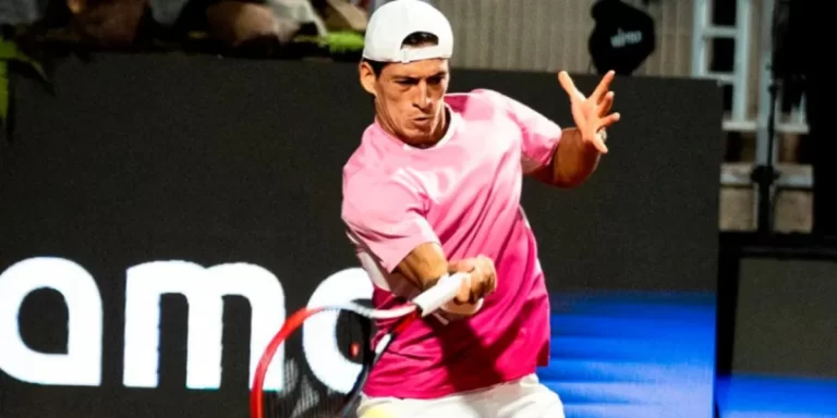 Sebastián Báez clasificó a la final del ATP de Santiago y alcanzó la victoria 100 en el tour