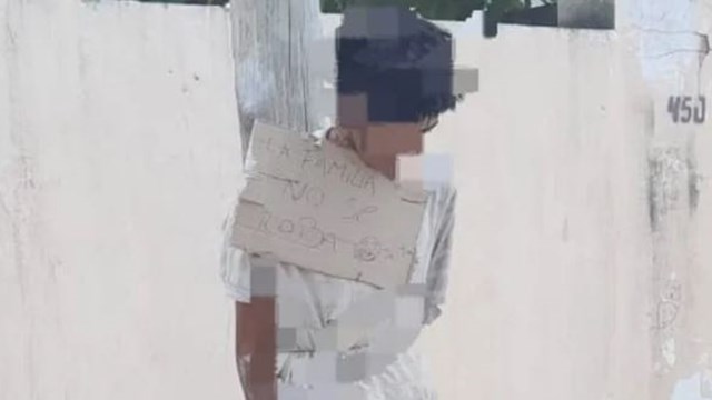 “La familia no se roba”: lo ataron a un poste con un cartel en el pecho luego de robarle a un familiar