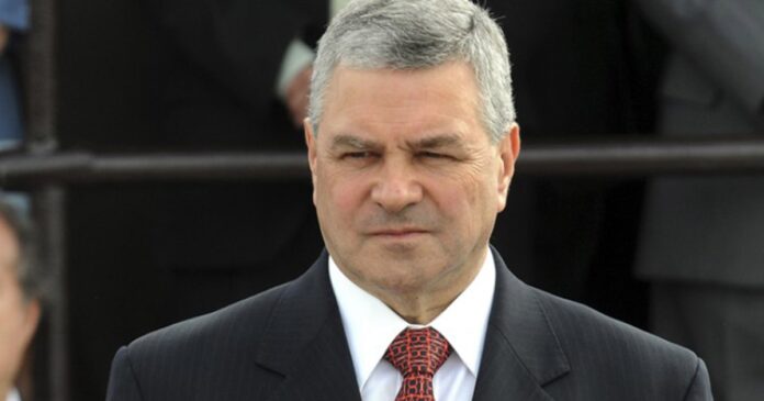2476277