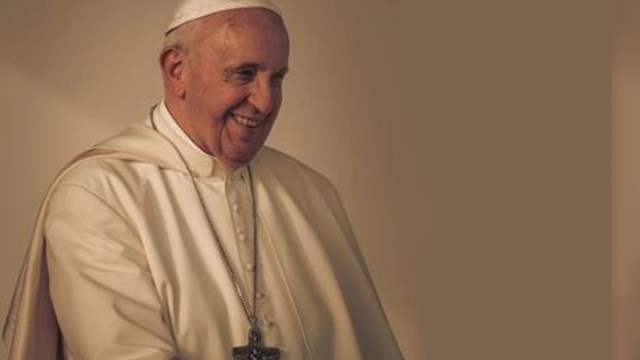 “Ni insuficiencia respiratoria ni broncoespasmos”: el papa Francisco descansó bien y permanece “estable”