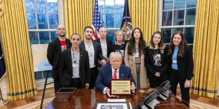 Trump recibió exrehenes de Hamas en la Casa Blanca y lanzó una dura advertencia