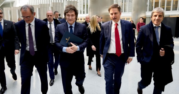 Maniobra de Milei para aprobar por decreto el acuerdo con el FMI