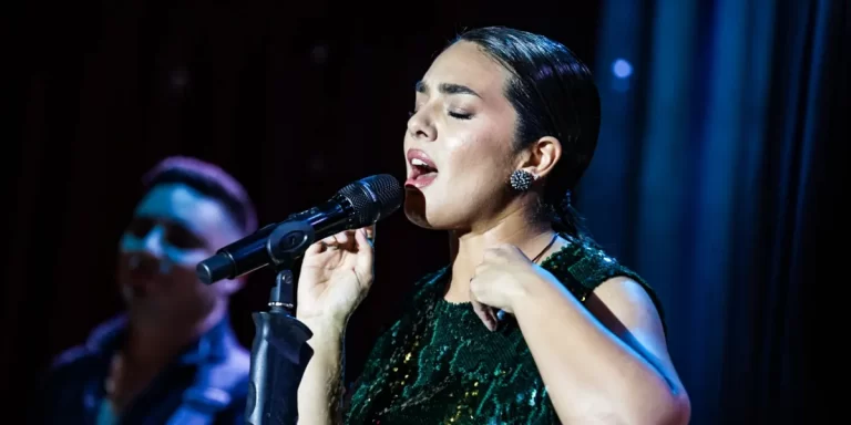 Ángela Leiva celebra 15 años de carrera con un álbum especial y una gira explosiva