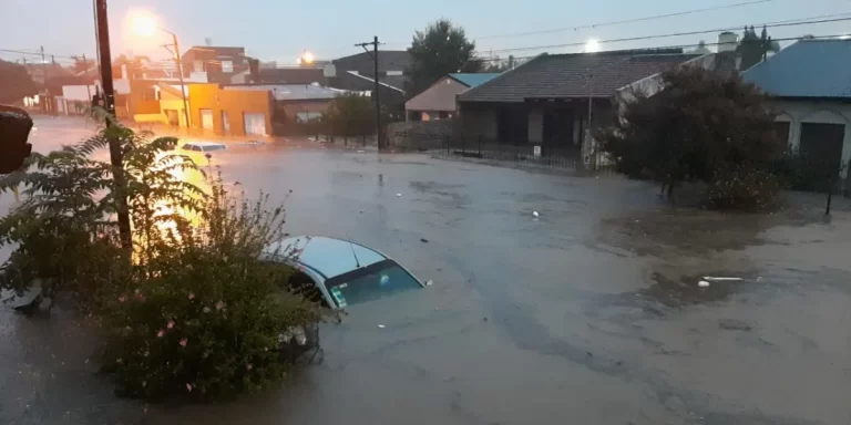 Dramático temporal en Bahía Blanca: se suspendieron todas las actividades y hay más de 40 familias evacuadas