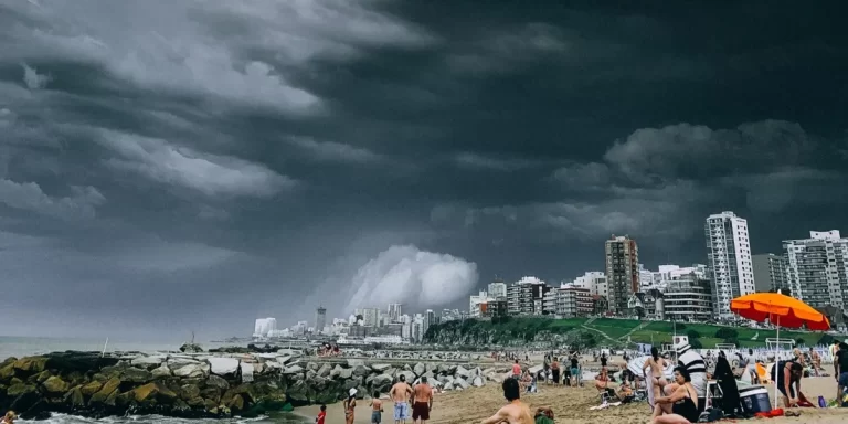 Rige alerta de nivel naranja por tormentas fuertes en el sur de Buenos Aires y seis provincias