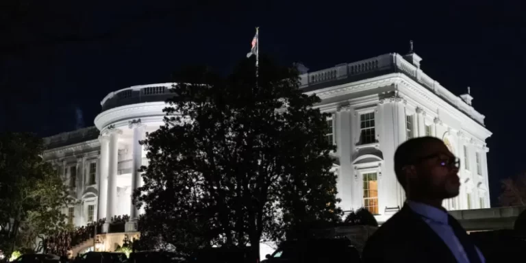 Agentes del Servicio Secreto de Estados Unidos le dispararon a un hombre armado cerca de la Casa Blanca