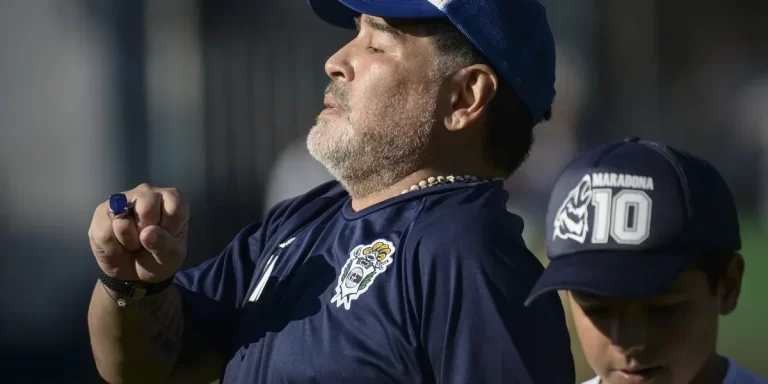 Empieza el juicio por la muerte de Maradona: ¿De qué se acusa a cada imputado?