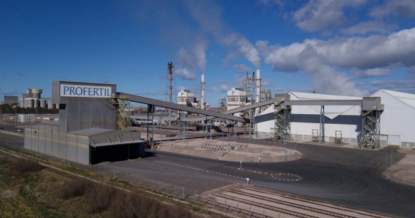 Preocupa en Bahía Blanca la parálisis total de Profertil y plantas del polo petroquímico