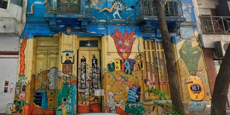 35 años de La Tribu: renovarán el clásico mural de la entrada
