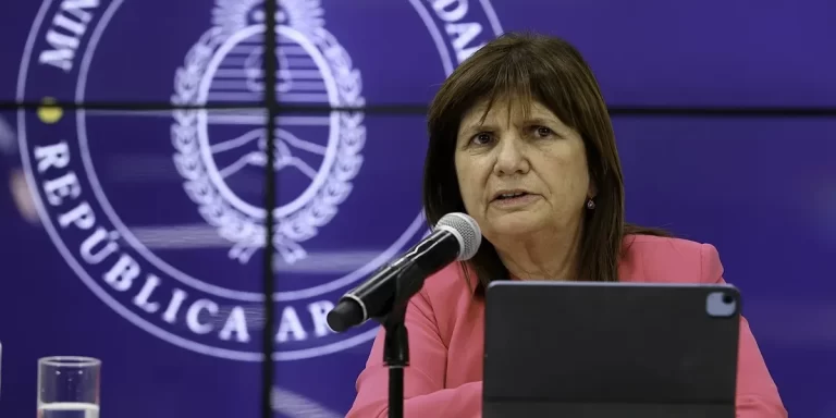 Bullrich confirmó un llamado de Tapia y prepara una “Ley antibarras” tras la manifestación en el Congreso