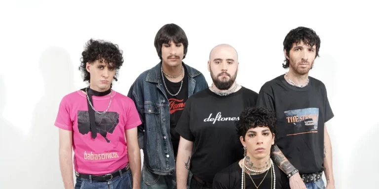 Reybruja presentó su nuevo single “Que se la banquen”