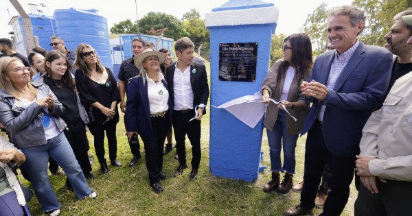 Kicillof inauguró el nuevo muelle y una planta potabilizadora en la isla Martín García