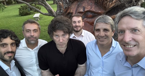 Núñez, el tuitero que Romo le metió a Toto Caputo para hacerlo más “combativo”