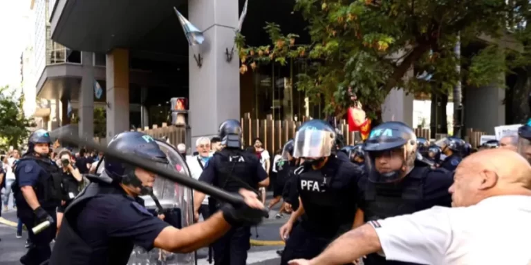 La jubilada golpeada durante la Marcha de Jubilados en Congreso denunció a Patricia Bullrich