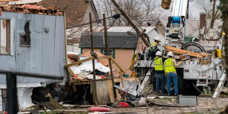 Alerta en Estados Unidos: fuertes tornados y tormentas de granizo provocan 14 muertos y cientos de heridos