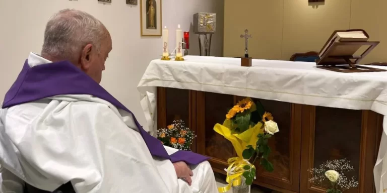 El Vaticano difundió la primera imagen del Papa Francisco desde su internación
