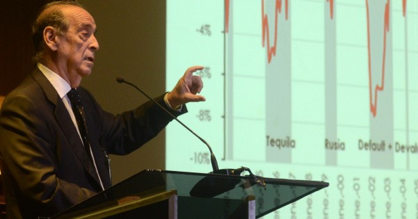 Arriazu blanquea que el Fondo le pide a Milei que devalúe