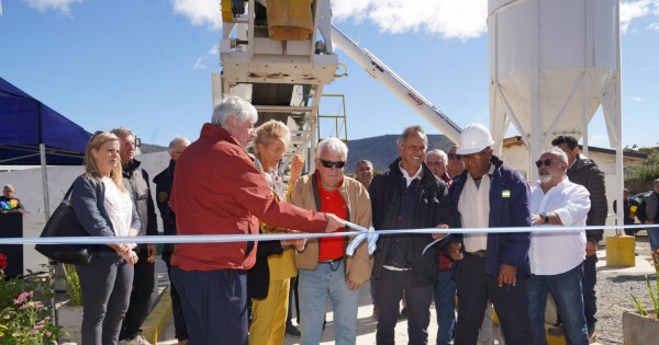 Scioli fue a Bariloche a privatizar el Catedral, pero terminó inaugurando una hormigonera
