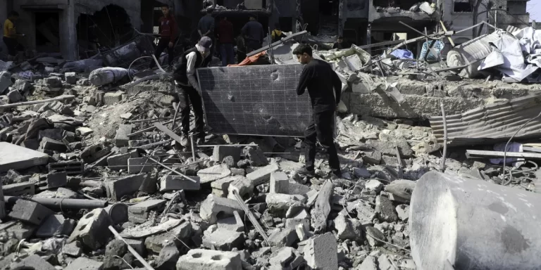 Israel rompió la tregua y bombardeó Gaza dejando más de 400 muertos