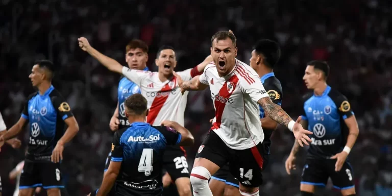 River debutó con una victoria ante Ciudad de Bolívar y avanzó en la Copa Argentina
