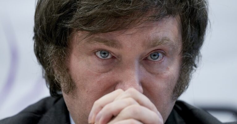 La UBA arma una clase de “Introducción a la realidad” para Milei: el salario docente cayó casi 51%