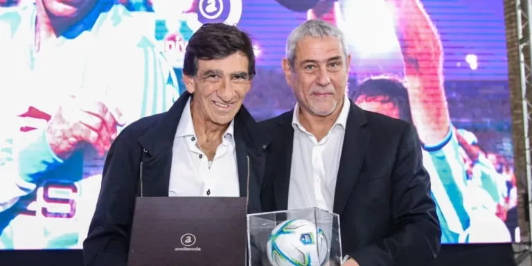 Gustavo Costas, técnico de Racing, fue declarado ciudadano ilustre de Avellaneda