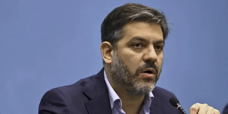 Carlos Bianco fue denunciado tras negarse a realizar un test de alcoholemia