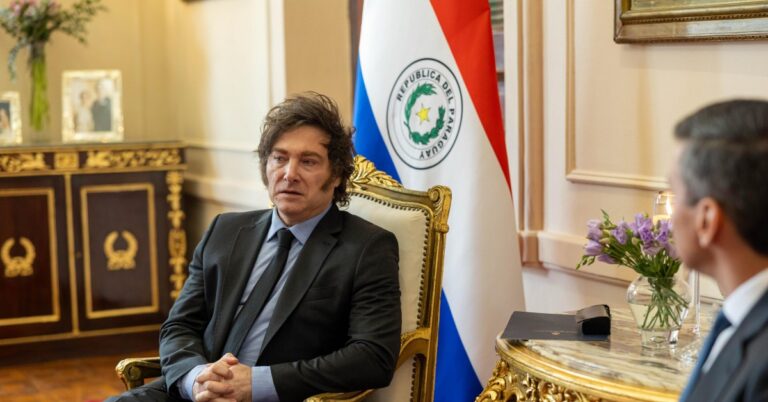 Preocupación en el gobierno porque se lo vio a Milei errático en Paraguay