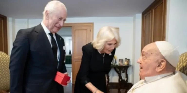 En su aniversario de boda, el rey Carlos y Camilla visitaron al papa Francisco