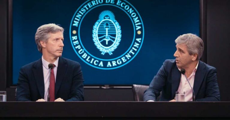 Caputo ignoró a Claver Carone y renovó el swap con China