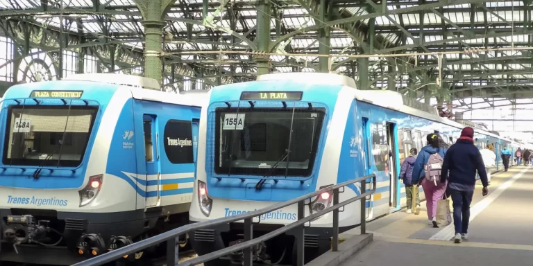 Los trabajadores ferroviarios respondieron al Gobierno y apuntaron contra Adorni: “Ponete a laburar”