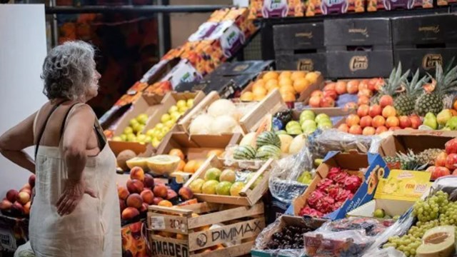 Tras la fuerte suba de alimentos, el INDEC dará a conocer hoy la inflación de marzo